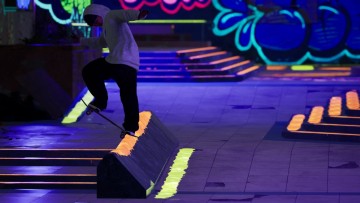 Session: Skate Sim - Abandoned Mall